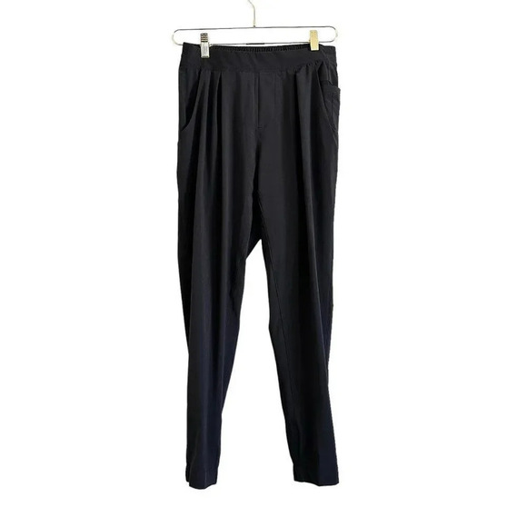 Lululemon Pleated Pants Women's 4 Black Elastic Waist Lightweight Unlined‎ - Picture 1 of 4